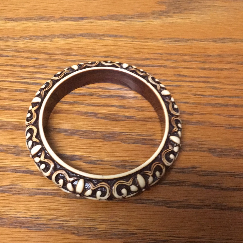 Plastic “wood like” flower bracelet